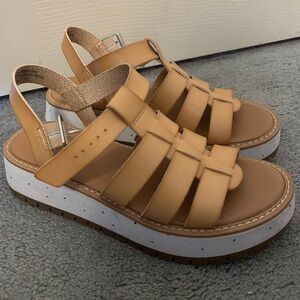 Platform sandals
